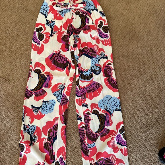 Diane Von Furstenberg Flowy, Silky Pant Suit - Picture 4 of 5